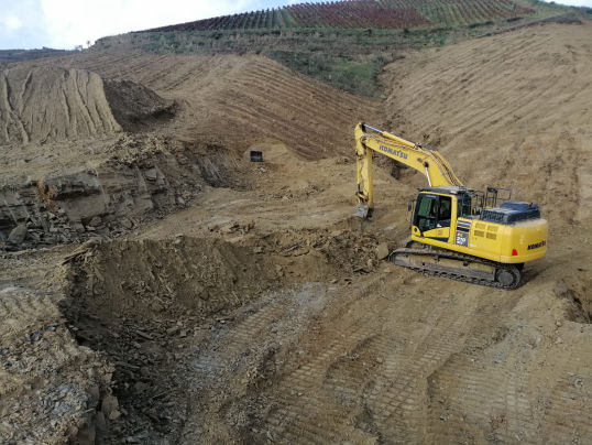 Komatsu PC210