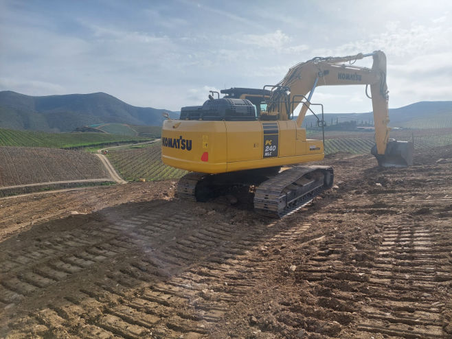 Komatsu PC-240 - 11